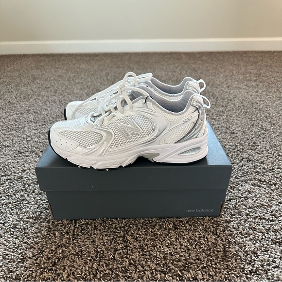 New Balance 2020 530 Silver and White, size 5 men’s/ 6.5 women’s - Picture 4 of 7